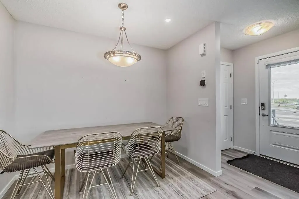 Wezi Taylors Oasis Rooms YYC Gæstehus