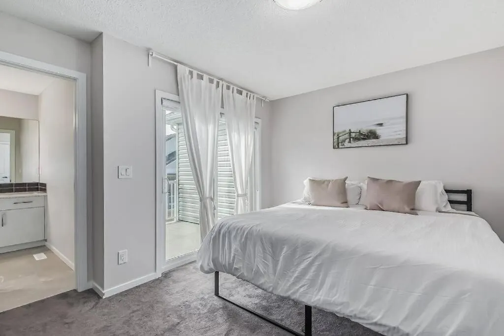 Wezi Taylors Oasis Rooms YYC